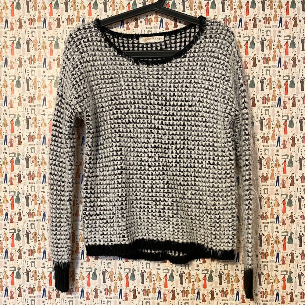 Rewind sweater 🖤 - Picture 1 of 2
